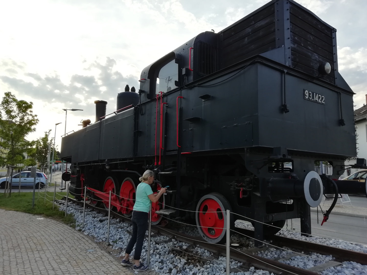 Zug in Absdorf beim Bahnhof